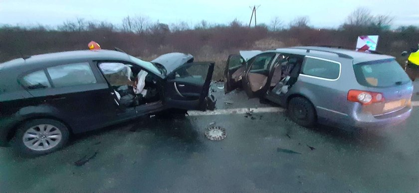 Tragedia na drodze w Kutnie. Dwie osoby nie żyją