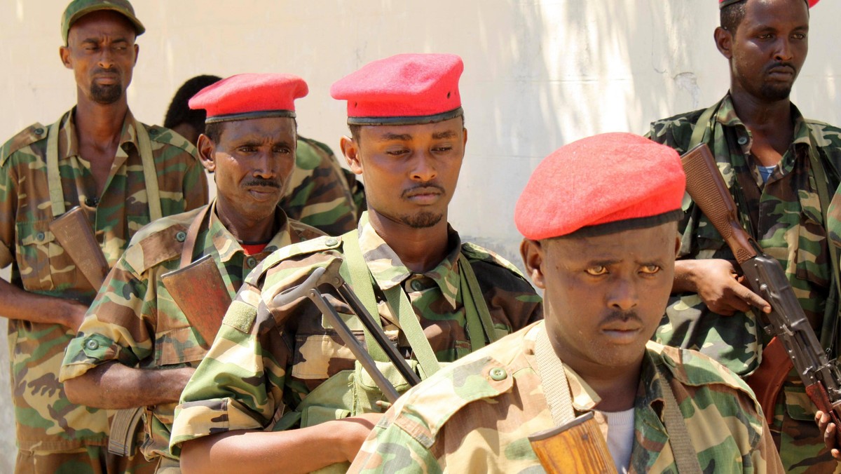 Zamachowiec samobójca wysadził się w powietrze w poniedziałek przed bramą pałacu prezydenckiego w stolicy Somalii, Mogadiszu. Oprócz sprawcy zamachu nikt inny nie zginął - poinformował rzecznik policji.