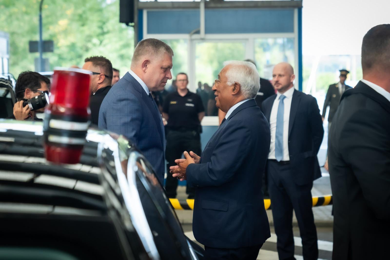 Predseda Európskej rady António Costa a slovenský premiér Robert Fico.