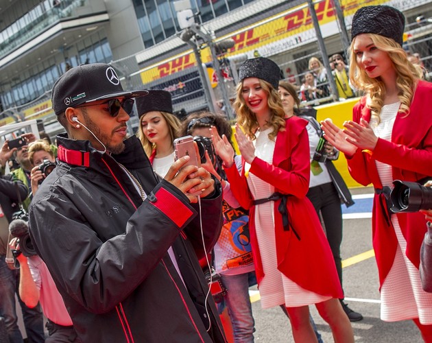 Piękne Rosjanki i Putin dodatkową 'atrakcją' Grand Prix Formuły 1 w Soczi.