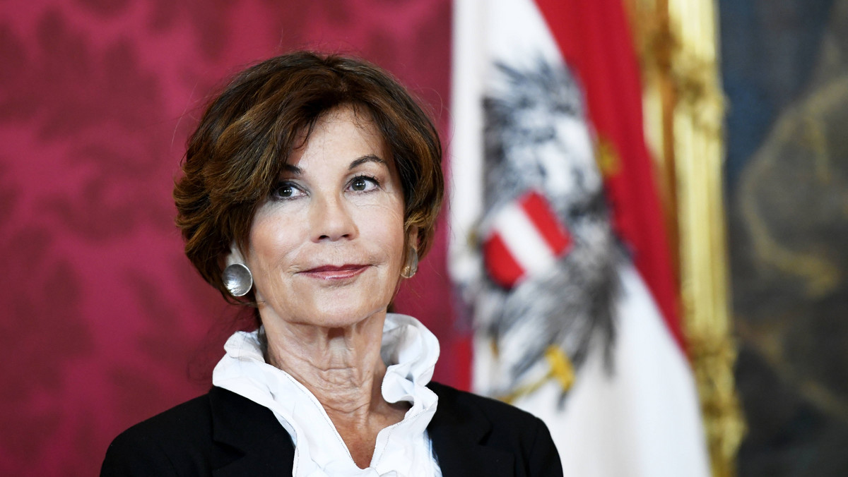 Misję utworzenia rządu w Austrii otrzymuje Brigitte Bierlein, dotychczasowa prezes Trybunału Konstytucyjnego - poinformował dzisiaj prezydent Alexander Van der Bellen, który porozumiał się w tej sprawie z partiami reprezentowanymi w parlamencie.