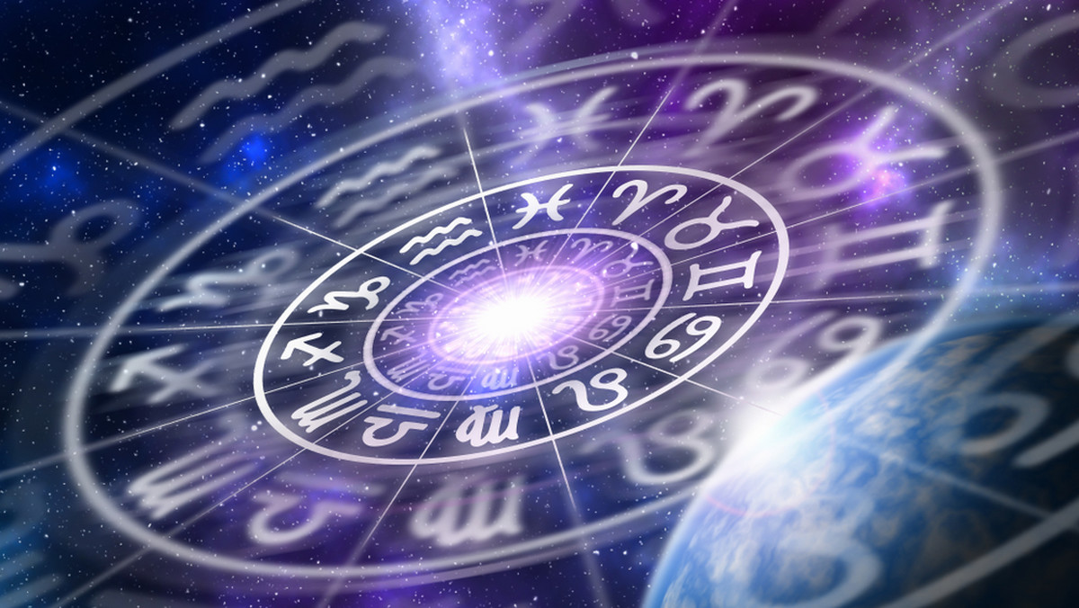 Horoskop dzienny na 9 maja 2018 roku. Znaki zodiaku mają znaczenie dla wielu osób, które chcą odnaleźć swoją przyszłość w gwiazdach. Komu zapewnią dziś szczęście, a kto powinien mieć się na baczności? Sprawdź horoskop i dowiedz się, co czeka Cię dziś.