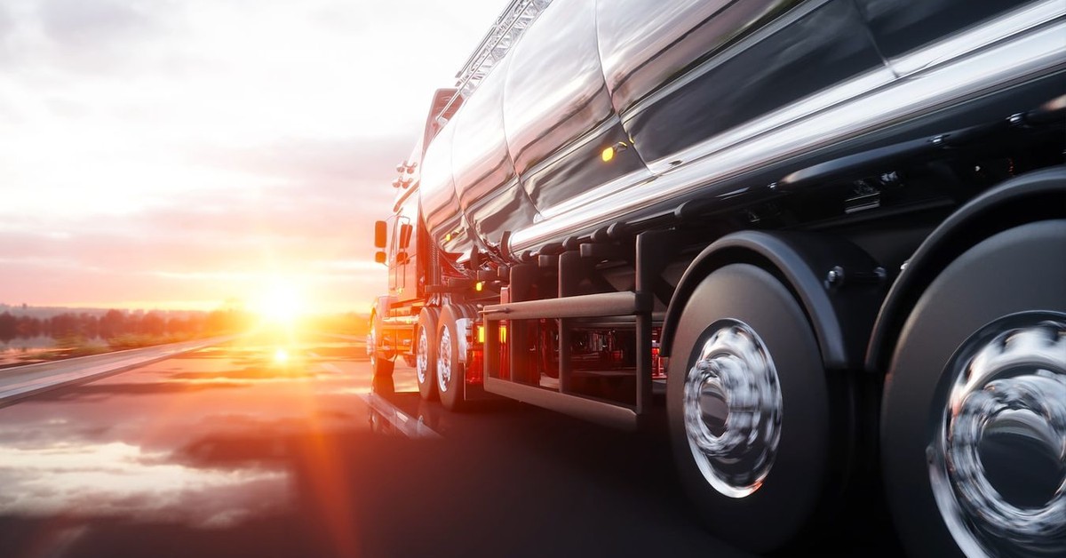 Cysterny będą jeździć choćby w święta. Francja boi się braków paliwa na stacjach