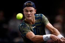 Koniec serii Augera-Aliassime'a. Rune w finale turnieju w Paryżu [WIDEO]