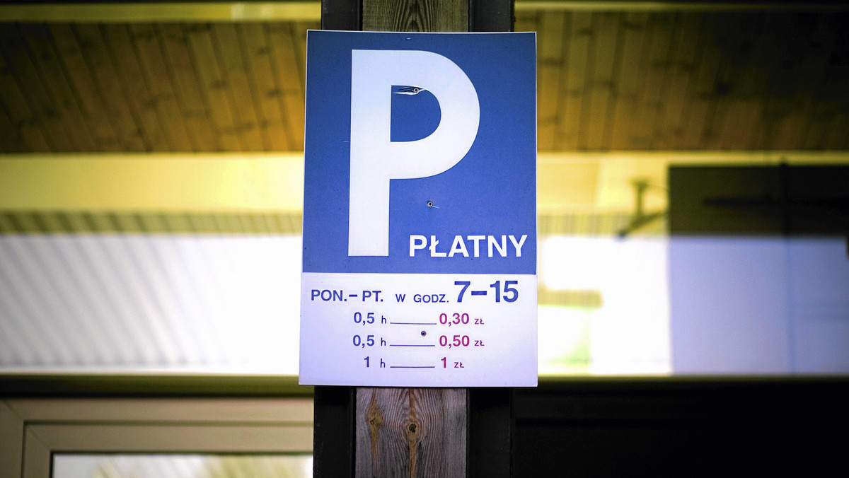 Suwałki poszukują firmy, która zajmie się pobieraniem opłat parkingowych - podaje "Gazeta Współczesna".
