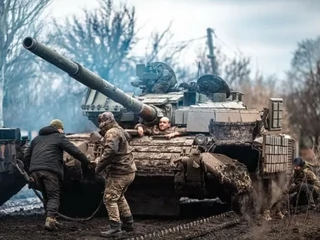 Ukraiński czołg T-62 pod Awdijiwką