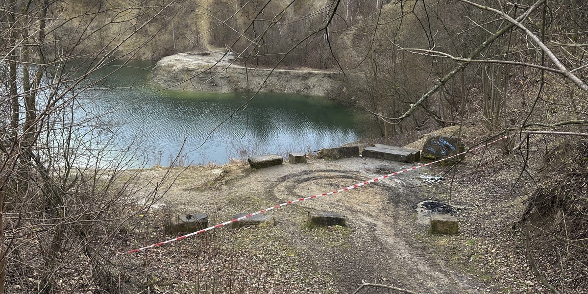 W wyrobisku po dawnym kamieniołomie w Raciborowicach Dolnych (Dolny Śląsk) wyłowiono z wody ciała 36-letniej kobiety i małego, niespełna rocznego dziecka.