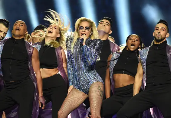 Występ Lady Gagi na Super Bowl na pewno wkurzył Donalda Trumpa i to już od pierwszych sekund