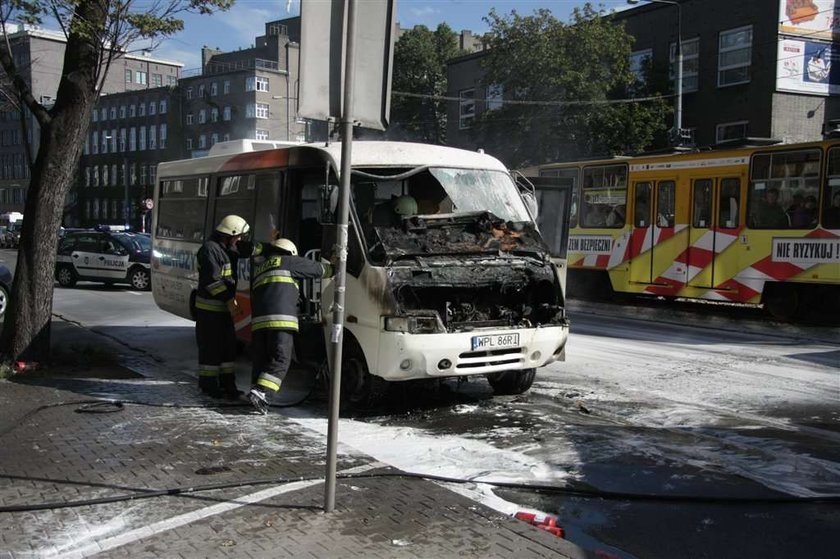 Warszawa. W centrum płonął bus