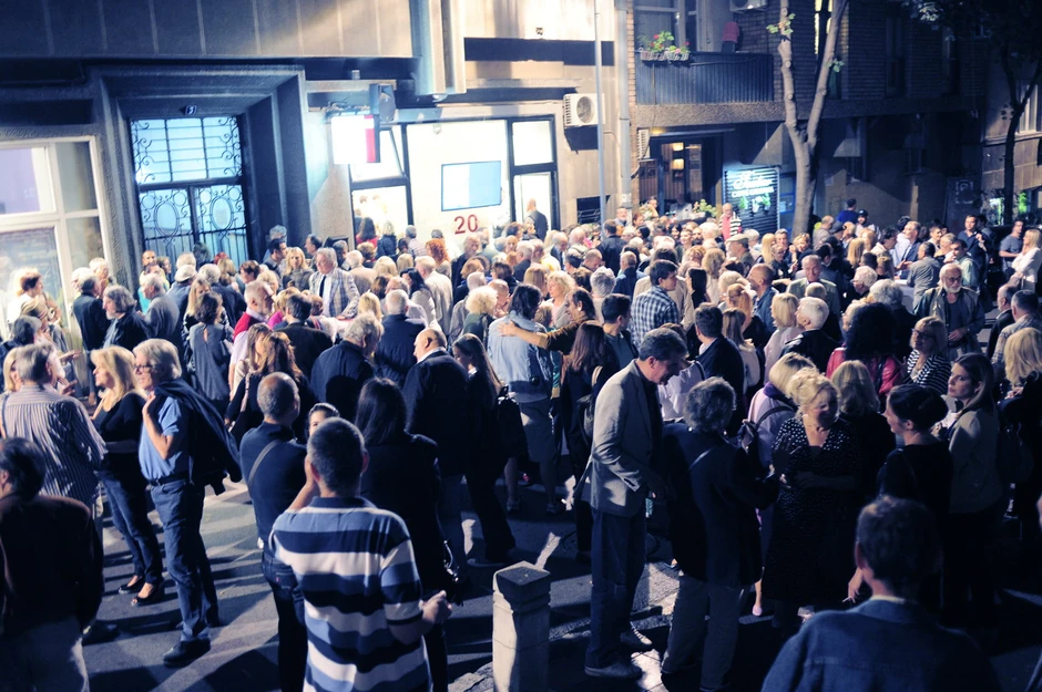 Gužva ispred galerije "Haos"