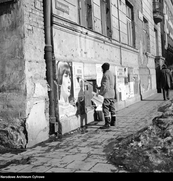 Sceny uliczne ze śródmieścia Warszawy (1969)