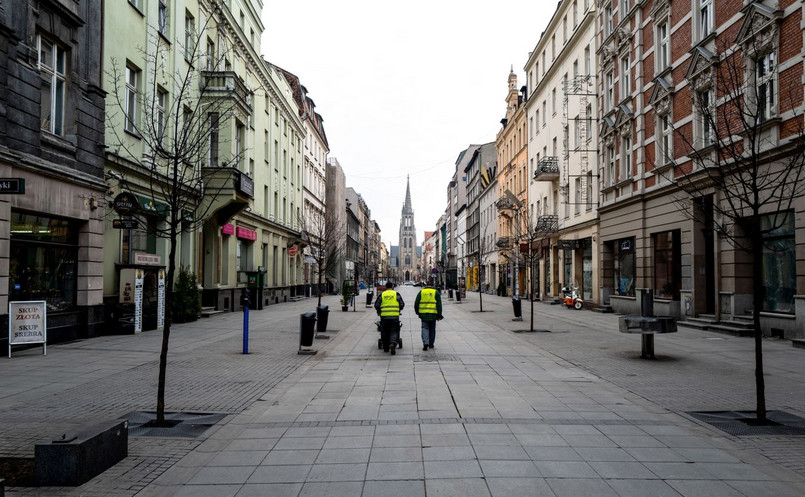 Opustoszała ulica Mariacka w Katowicach