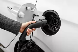Kiedy ceny elektryków zrównają się z cenami aut spalinowych?
