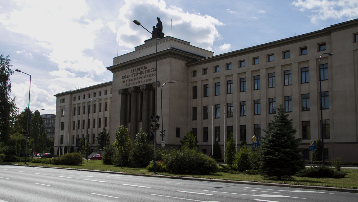 Nie ma jednego panaceum na współczesne problemy, ale niezwykle istotne jest wykształcenie społeczeństwa, którego konsekwencją jest zamożność i demokratyzacja – zauważył na inauguracji roku akademickiego AGH w Krakowie rektor tej uczelni prof. Tadeusz Słomka.