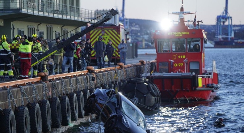 A group of people chilling on a sauna boat sailed to a Tesla's rescue ...