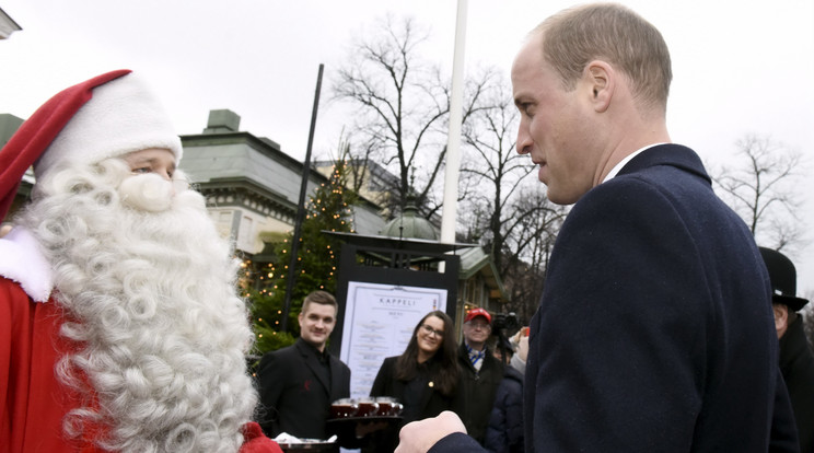 Vilmos herceg a Helsinkiben található karácsonyi vásárra látogatott /Fotó: AFP