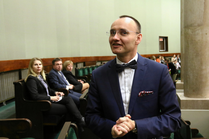 Mikołaj Pawlak wniósł do Sądu Najwyższego o odroczenie zaplanowanego na czwartek 23 stycznia 2020 r. posiedzenia w sprawie udziału w składach sędziowskich osób wyłonionych przez obecną KRS