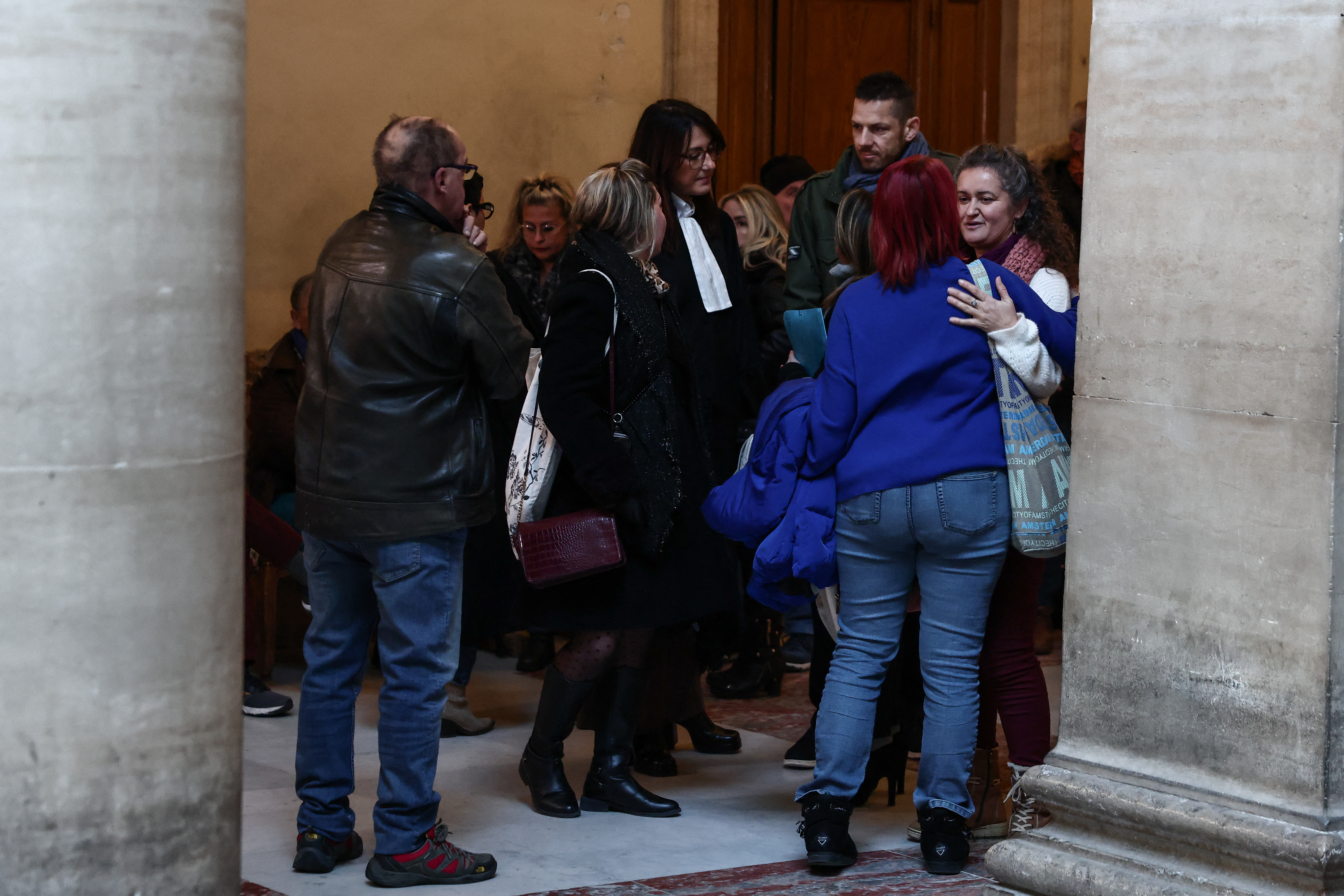 Procès d'un hypnothérapeute accusé d'avoir violé 14 femmes droguées