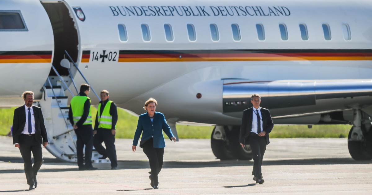 W samolot Angeli Merkel wjechał samochód