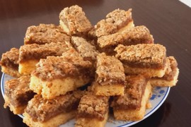 Teta Vida decenijama pravi NAJUKUSNIJE LONDON ŠTANGLE: Svi joj traže recept, a ona mi je otkrila trik kako da ovaj STARINSKI KOLAČ UVEK USPE