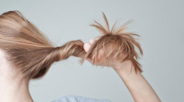 Trichotilomania - przymus wyrywania włosów, przyczyny, objawy, terapia