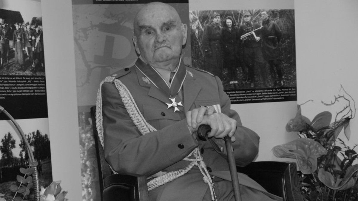 W Ksawerowie koło Łodzi zmarł legendarny żołnierz AK gen. Aleksander Arkuszyński "Maj". Miał 98 lat – poinformowała Marzena Kumosińska z łódzkiego IPN. Jego pogrzeb odbędzie się w piątek na cmentarzu katolickim Łódź-Doły.