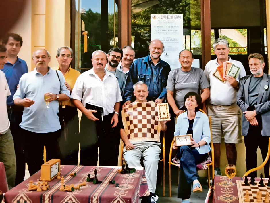 U predahu ispred hotela Boem u Sremskim Karlovcima 1996.