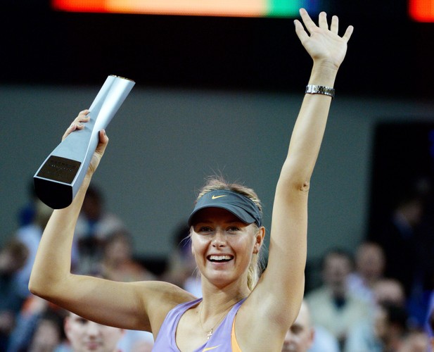 Piękna Maria lepsza od pięknej Any. Szarapowa wygrała porsche