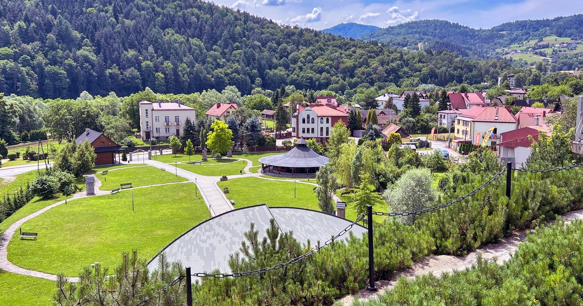 Słynne uzdrowisko w Małopolsce rozkwita. Turyści tłumnie odwiedzają nowe atrakcje
