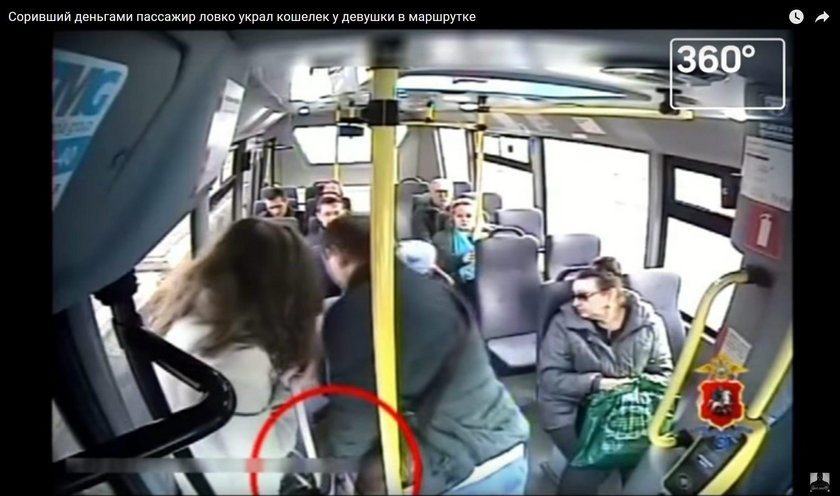 Rosja. Tak złodziej okradł kobietę w autobusie