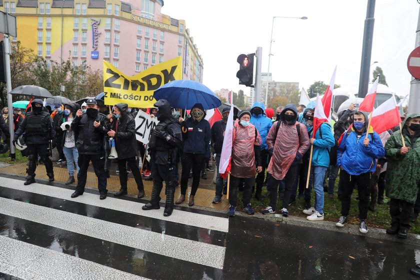 Protest rolników w Warszawie. Zablokowali kluczową trasę