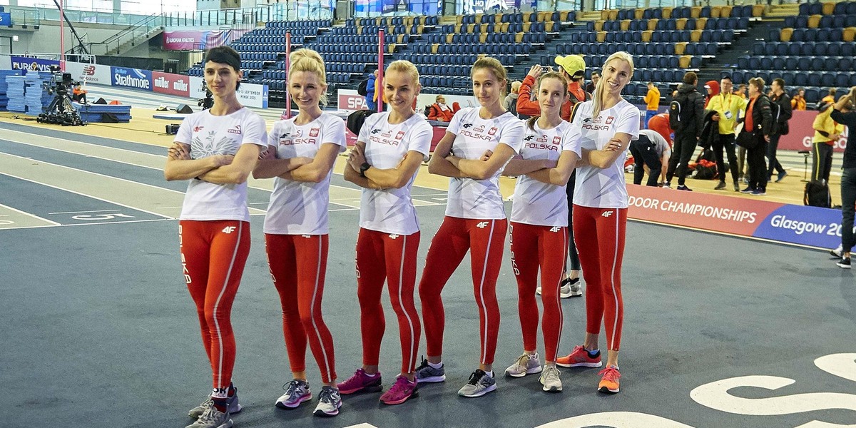 ANNA KIELBASINSKA, MALGORZATA HOLUB KOWALIK, JUSTYNA SWIETY ERSETIC, NATALIA KACZMAREK, JUSTYNA SAGANIAK I IGA BAUMGART WITAN