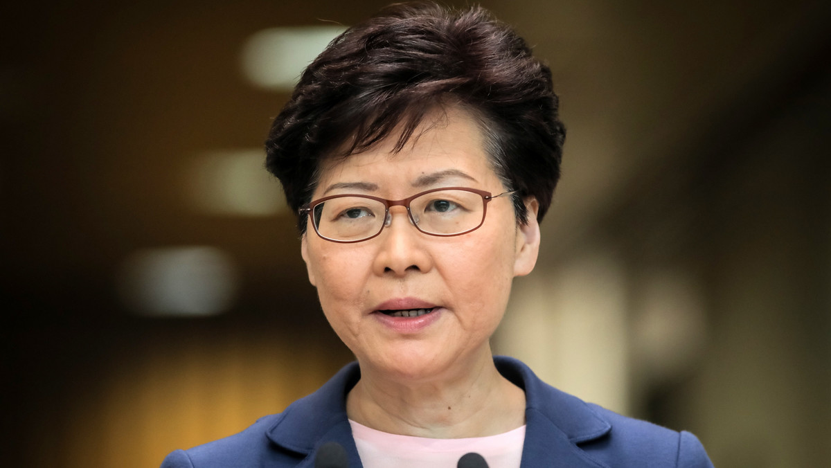 Szefowa administracji Hongkongu Carrie Lam oświadczyła, że projekt nowelizacji prawa ekstradycyjnego, który wywołał w regionie masowe protesty, jest "martwy", a działania hongkońskiej administracji w tym zakresie określiła jako "totalną porażkę".