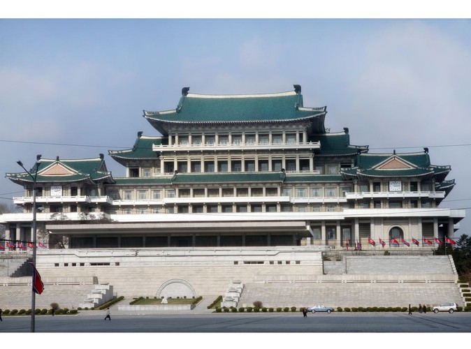 Gmach Wielkiej Biblioteki Narodowej przy Placu Kim Ir Sena w Phenianie