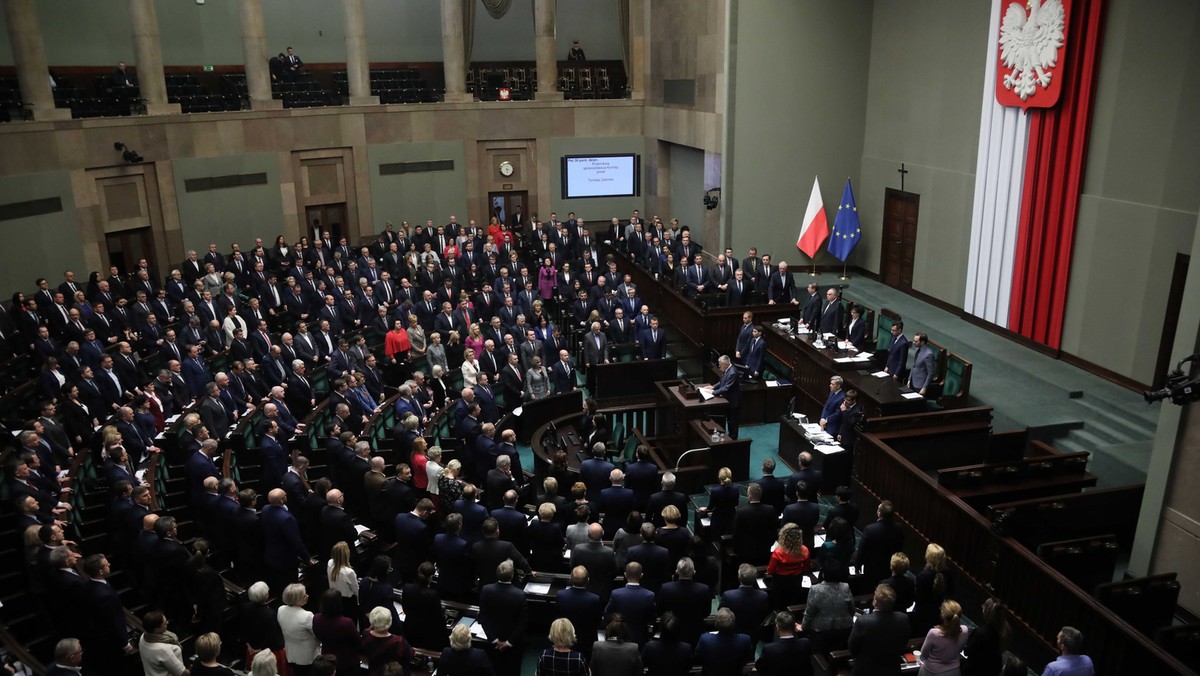 Sejm uchwalił ustawę dyscyplinującą sądy