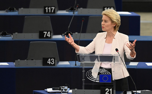 Von der Leyen podkreśliła jednocześnie, że "praworządność jest jedną ze świętych wartości Unii Europejskiej".