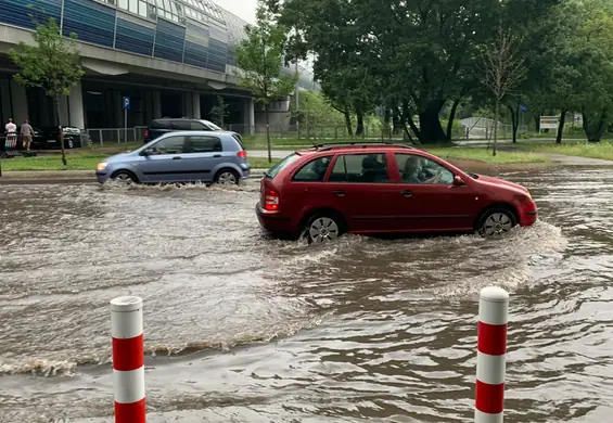 Polskie miasta nie zatrzymują deszczówki po ulewach. Dania ma na to sposoby