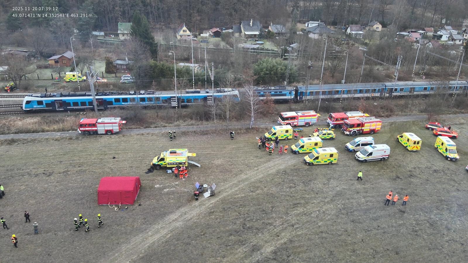 Medzi mestom Zliv a obcou Dívčice v okrese České Budějovice došlo k zrážke rýchlika s osobným vlakom.