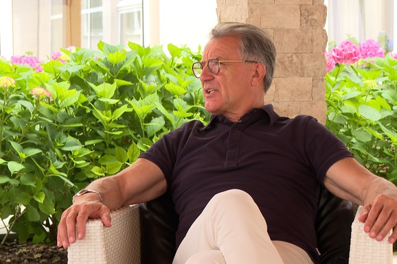 (FOTO) TATA ZAMENIO ŽENU SA 30 GODINA MLAĐOM,  A ONDA SE I SIN RAZVEO Bivša snajka moćnika "maznula" sportistu