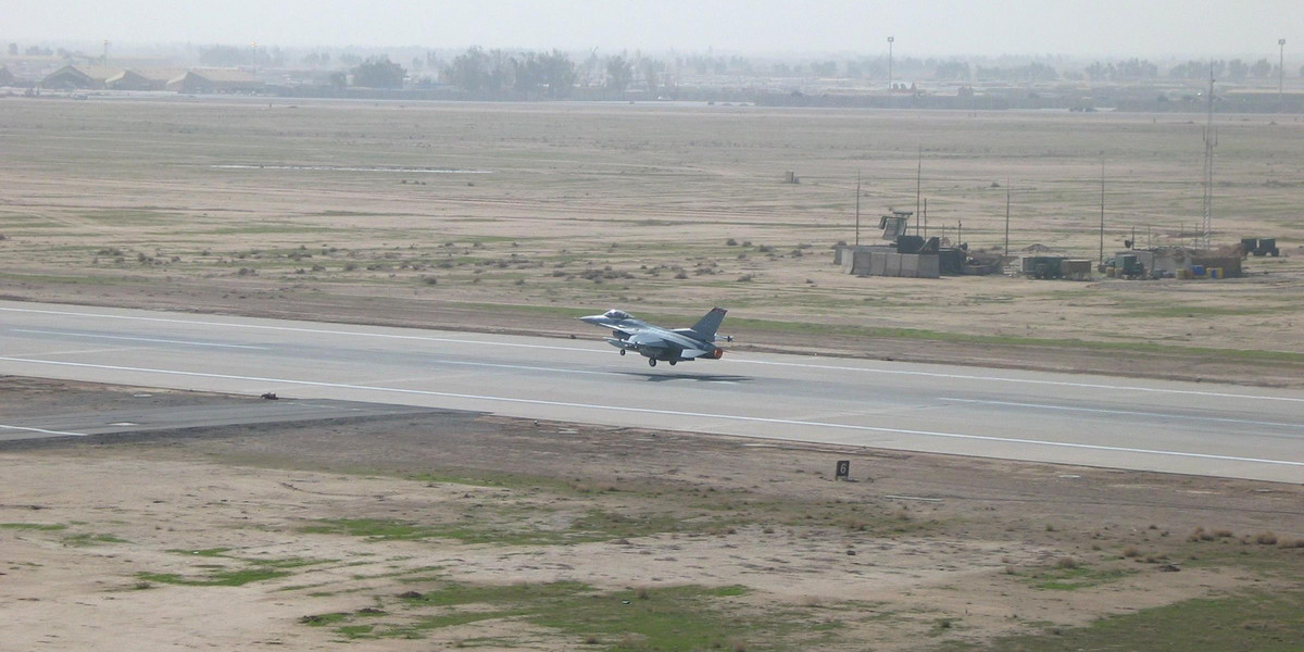 Atak moździerzowy na amerykańską bazę w Iraku