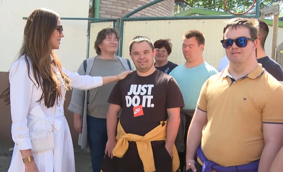 Tamara Vučić sa osobama sa Daunovim sindromom u Zoo vrtu