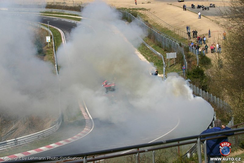 Zdjęcia szpiegowskie: nowe Audi RS8 spłonęło na Nürburgringu