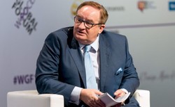 Czarnecki: Saryusz-Wolski od osób zacnych i godnych telefony odbiera. Ode mnie odebrał