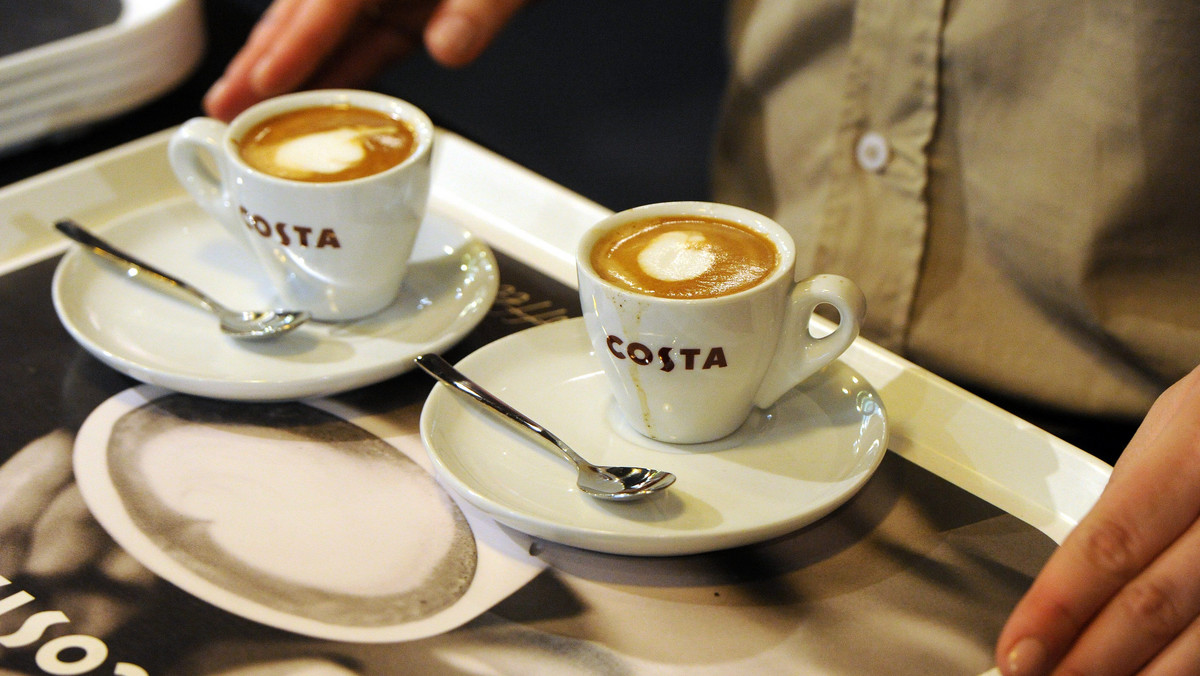 Costa Coffee to największa brytyjska sieć kawiarni. Jej właściciel Whitbread środkami ze sprzedaży chce zmniejszyć zadłużenie spółki. Nowym właścicielem Costa Coffee będzie Coca-Cola.