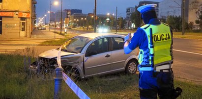 Wypadek BMW na Piłsudskiego przy Targowej w Łodzi. Są ranni