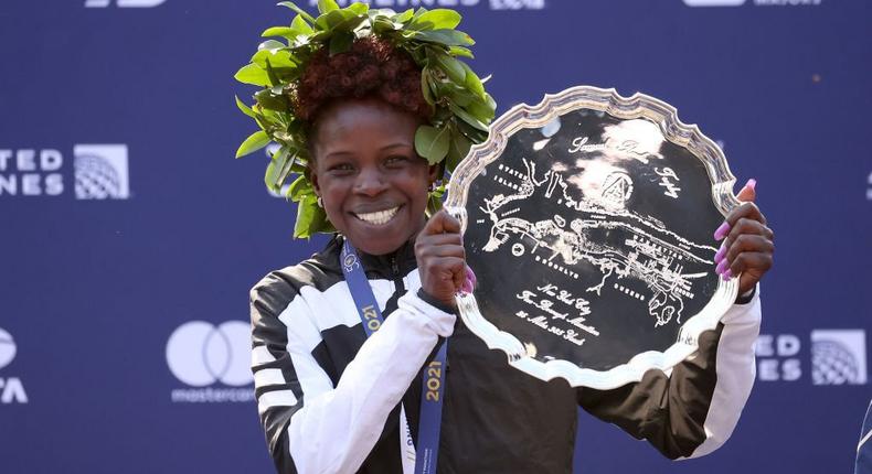 NEW YORK, NEW YORK - NOVEMBER 07: Peres Jepchirchir of Kenya poses with her gold medal and first place trophy after she won the Women's division of the 2021 TCS New York City Marathon in Central Park on November 07, 2021 in New York City. (Photo by Elsa/Getty Images)
