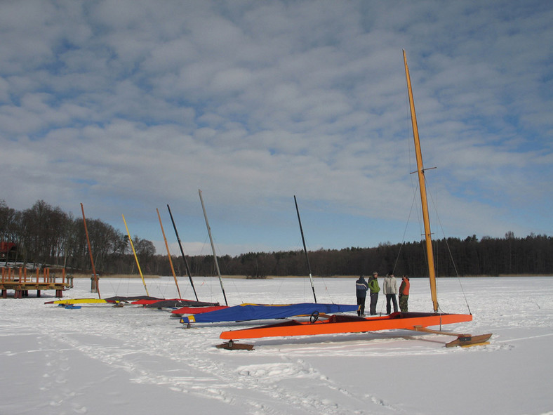 Sporty w terenie: żeglarstwo lodowe oraz snowkite