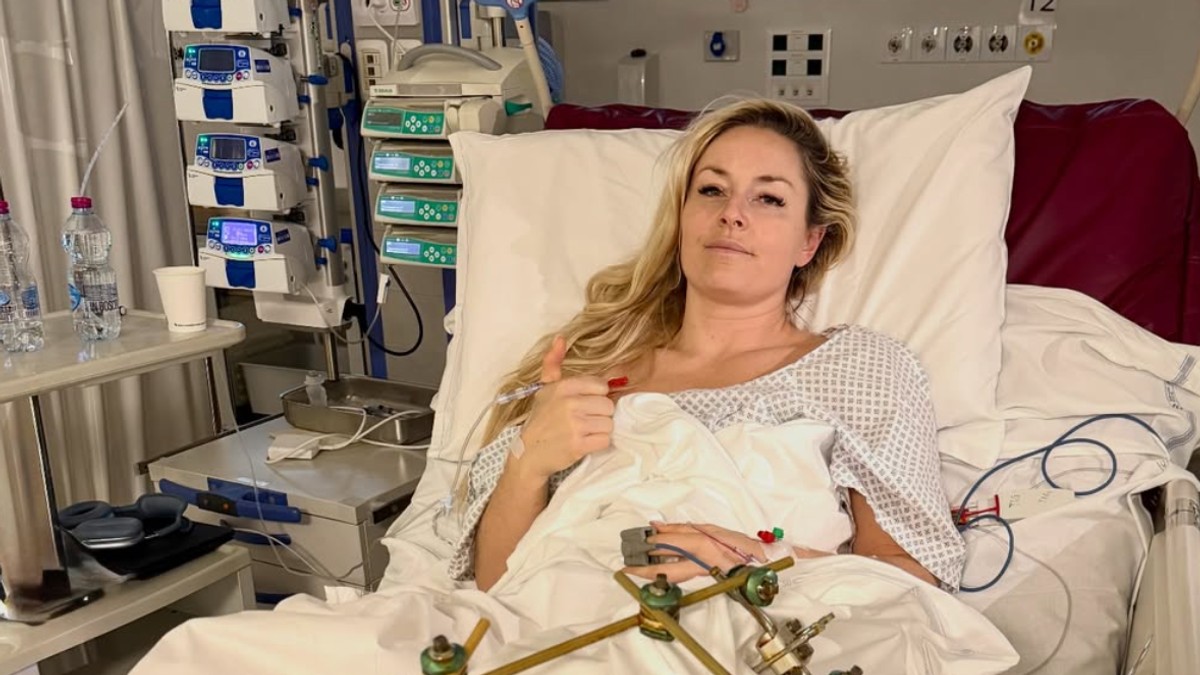 Posle teškog pada na stazi za spustu u Kortini dAmpeco na Zimskim olimpijskim igrama, Lindzi Von je objavila fotografiju iz bolničkog kreveta posle treće operacije | Foto: @lindseyvonn