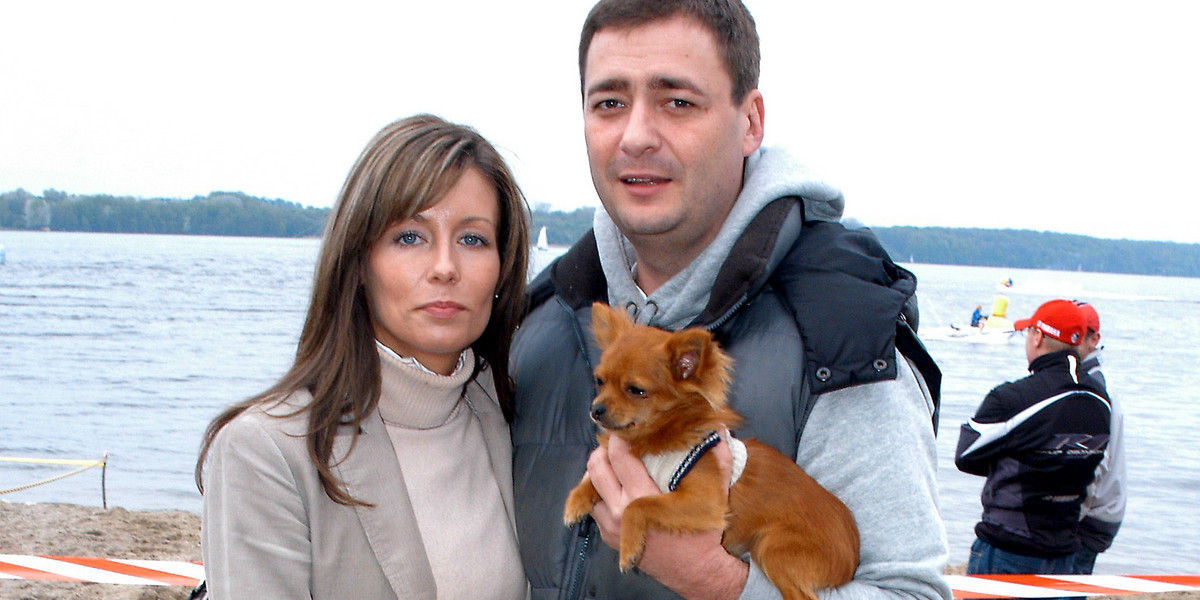 Małgorzata i Jacek Rozenek z psem