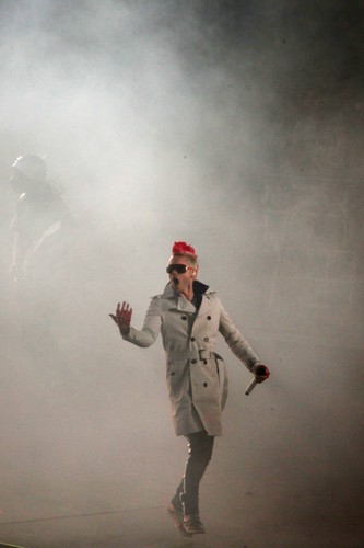 Jared Leto na scenie z 30 Seconds To Mars